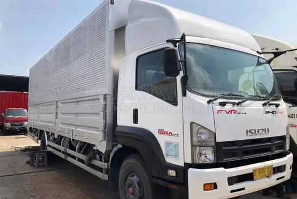 ISUZU GIGA FVR U WING BOX