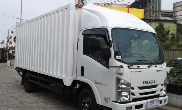 isuzu elf NMR box