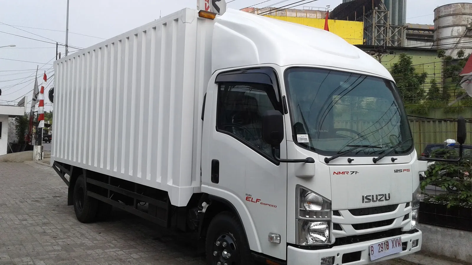 ISUZU ELF NMR L BOX BESI